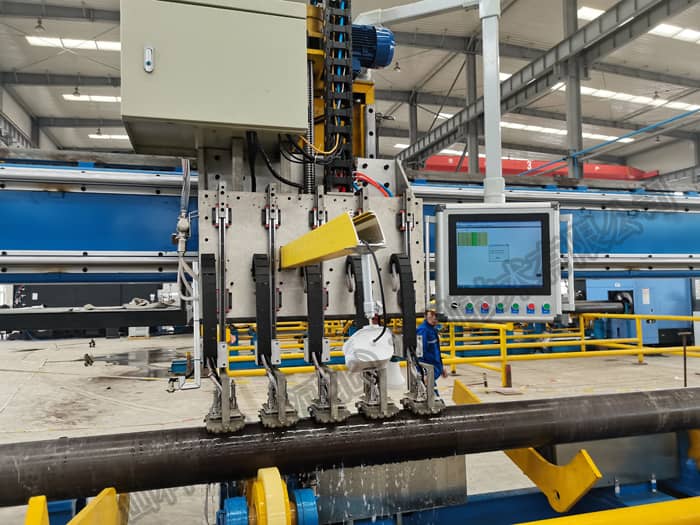 鋼管自動探傷設(shè)備.jpg 鋼管自動探傷設(shè)備.jpg